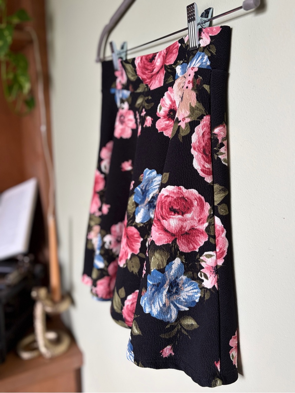 Discrete Floral Roses Black Mini Skirt Size S Dark Romantic Cottagecore Y2K